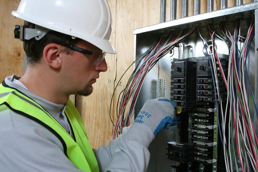 train for a career as an electrical wireman